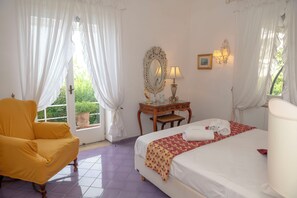 4 bedrooms, desk, iron/ironing board, free WiFi