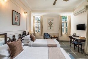 Premium Room | Desk, laptop workspace, free WiFi - Dev Villa (Udaipur)