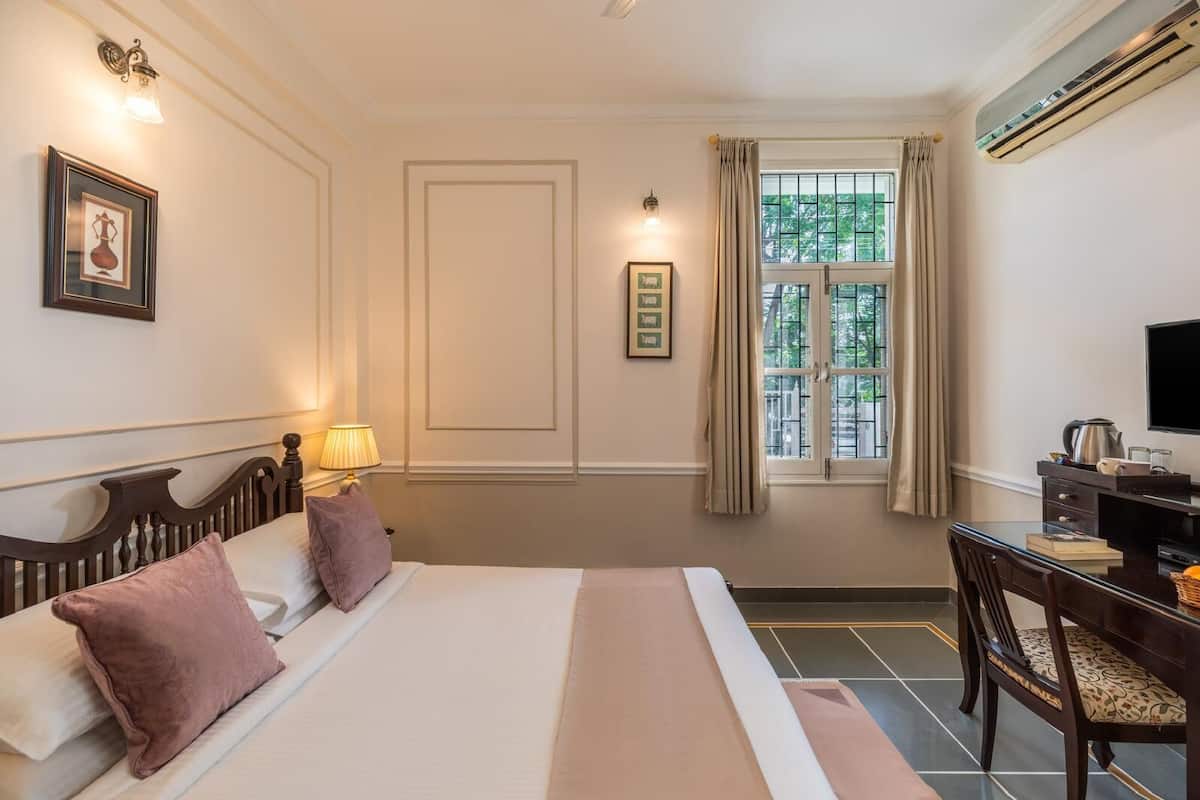 Standard Room | Desk, laptop workspace, WiFi (free), bed sheets