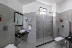 Standard Room | Bathroom | Shower, bathrobes, slippers, towels - Dev Villa (Udaipur)
