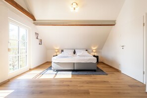 2 Schlafzimmer, Schreibtisch, Bügeleisen/Bügelbrett, kostenloses WLAN