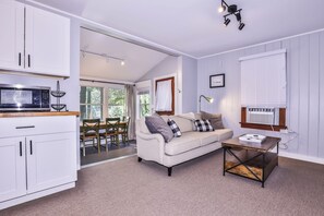 Smart TV, fireplace, DVD player - Stepaway Vacation Rentals- Northern Comfort (St.Germain)