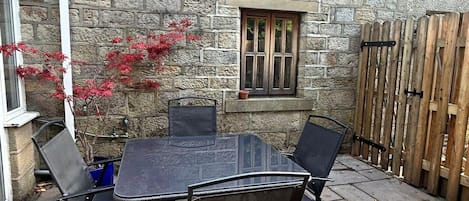 Cottage | Outdoor dining