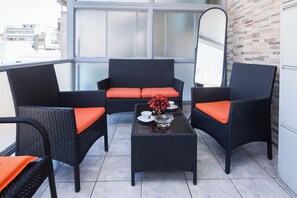 Balcony - Central 2Bd Apt w Balcony by Monastiraki (Athens)