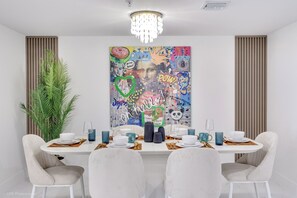 Dining - Lux 3BR City-View Retreat in Hollywood, 5th Floor (Hollywood, FL)