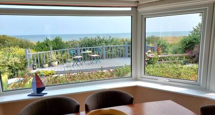 A stunning 3 bedroom property with sea views and direct access to the beach.