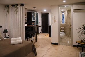 1 chambre, fer et planche à repasser, Wi-Fi gratuit, draps fournis