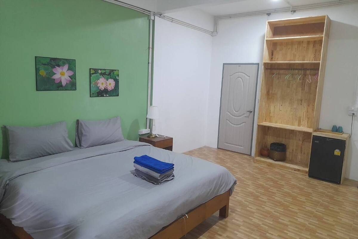 Classic Room, City View | Desk, WiFi (free)