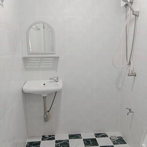 經典客房, 城市景觀 | 浴室 | 淋浴設備、毛巾、肥皂、洗髮精