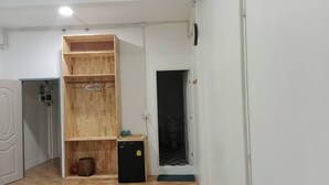Unclassified image, 4 of 9, button - Tom Guest house (Bangkok)