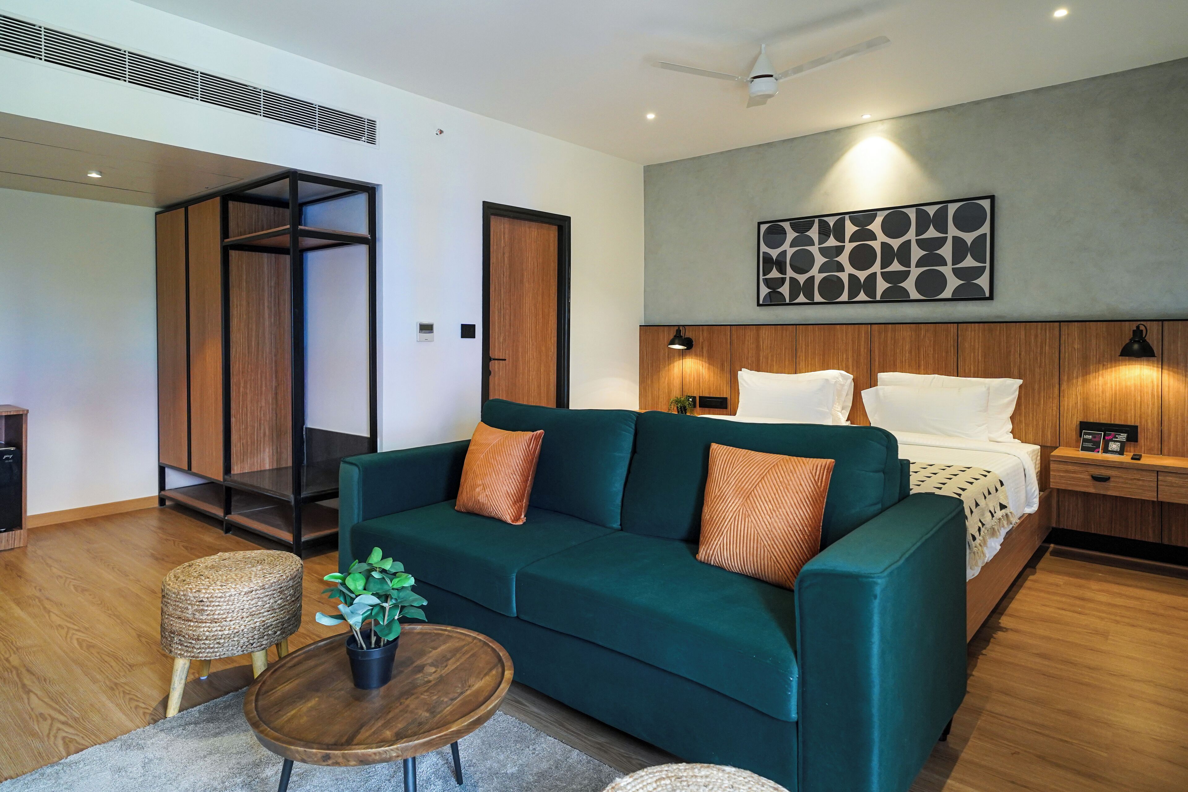 Executive | Desk, free WiFi