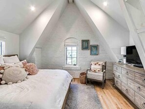 1 bedroom, iron/ironing board, Internet, bed sheets - Carlton Landing-Sunshine Cottage (Carlton Landing)