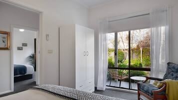 2 slaapkamers, een strijkplank/strijkijzer, gratis wifi, beddengoed