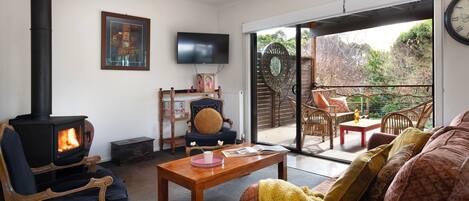 Smart TV, fireplace