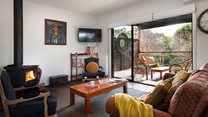 Smart TV, fireplace