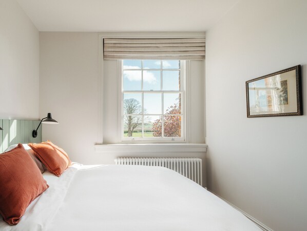 Comfort Double Room | Free WiFi, bed sheets - Constantine House (Tamworth)
