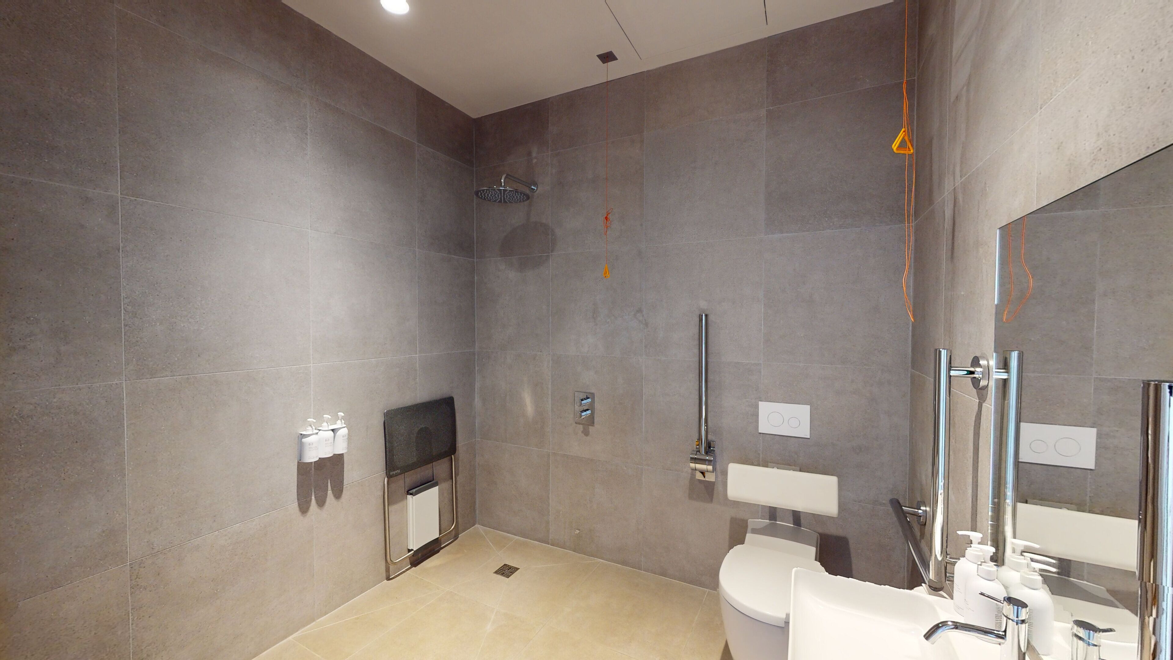 Deluxe Double Room (Accessible) | Bathroom