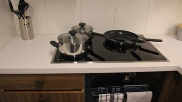 Kühlschrank, Ofen, Herdplatte, Geschirrspüler