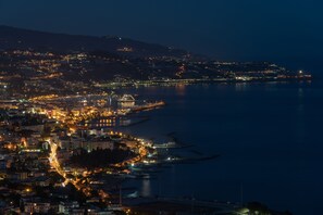 A coastal cityscape at night with illuminated buildings and a marina. - Sofy Apartment - Sea View (Sanremo)