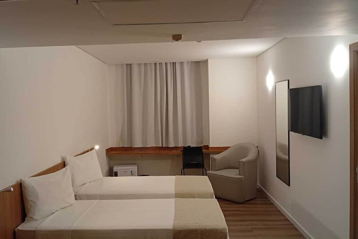 PNE Solteiro | 房內夾萬、手提電腦工作空間、隔音、免費 Wi-Fi