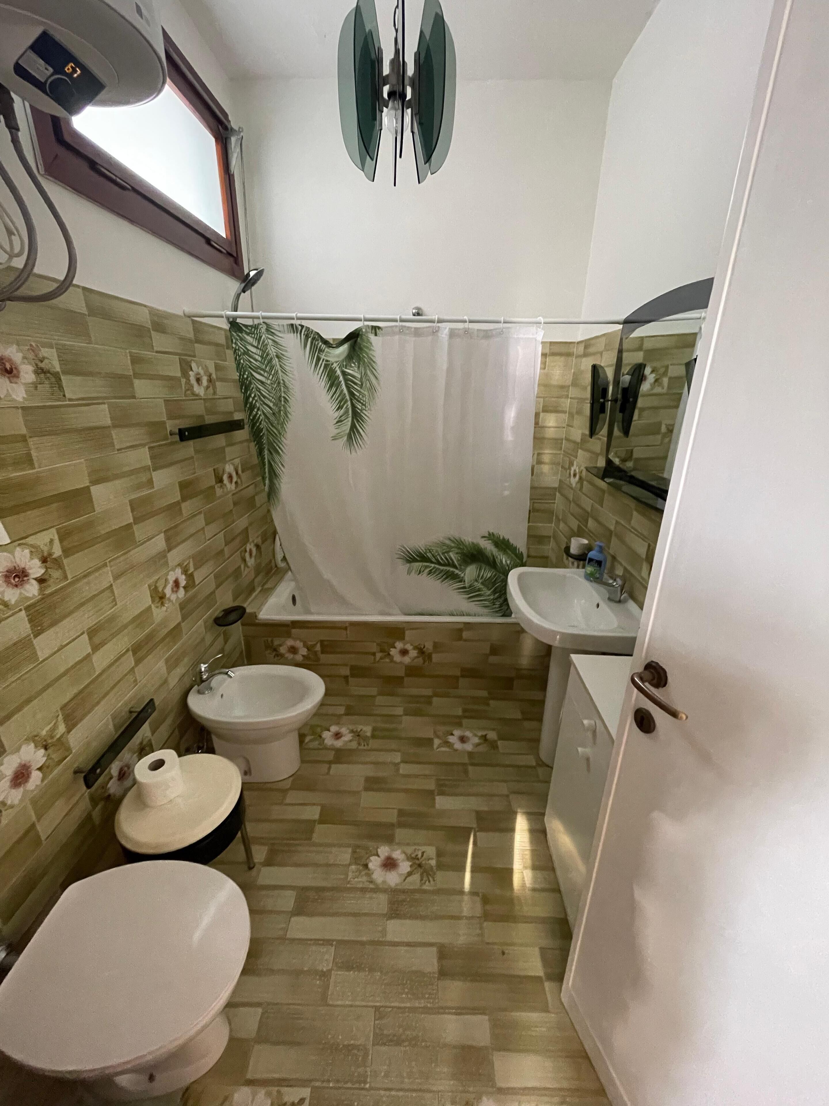 Doccia, asciugacapelli, bidet, asciugamani
