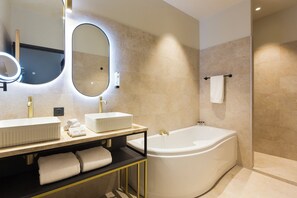 Separate bathtub and shower, hair dryer, bathrobes, towels - Le Grand Hôtel Dieu by SOWELL COLLECTION (Nîmes)