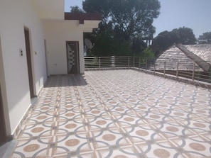 Deluxe Single Room, Balcony, Garden View | Desk, laptop workspace, soundproofing, free WiFi