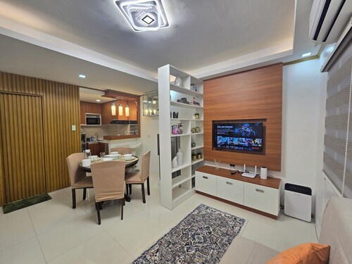 Charming 2-bedroom townhome with AC, WiFi in delightful Compostela