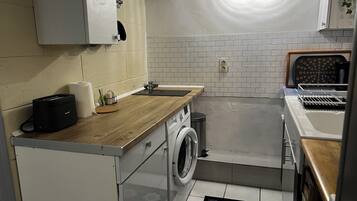 Micro-ondes, four, plaque de cuisson