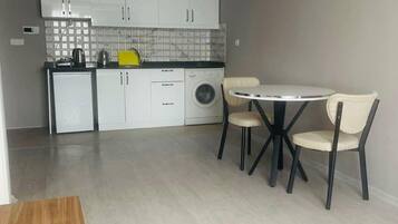 Classic-Vierbettzimmer | Eigene Küche | Mini-Kühlschrank