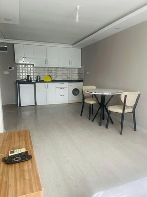 Classic Quadruple Room | Private kitchen - NearMe Apart (Antalya)