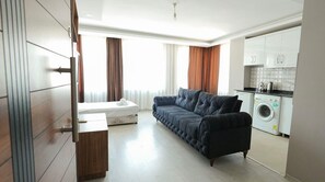 Classic Quadruple Room | Living area - NearMe Apart (Antalya)