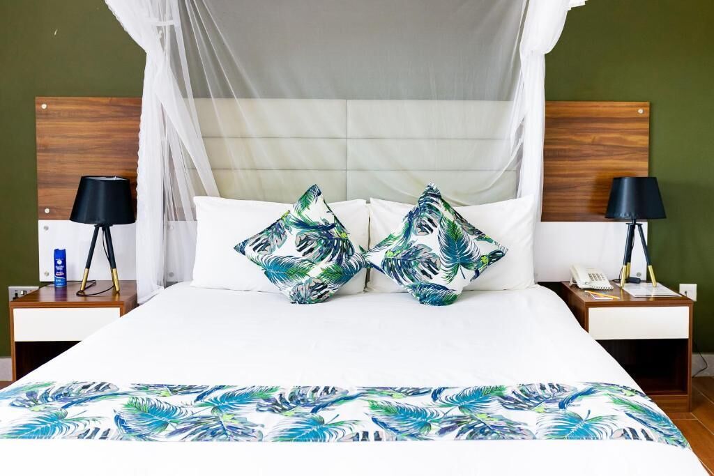 In-room safe, free WiFi