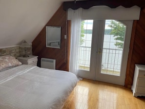 3 bedrooms, travel cot, WiFi, bed sheets