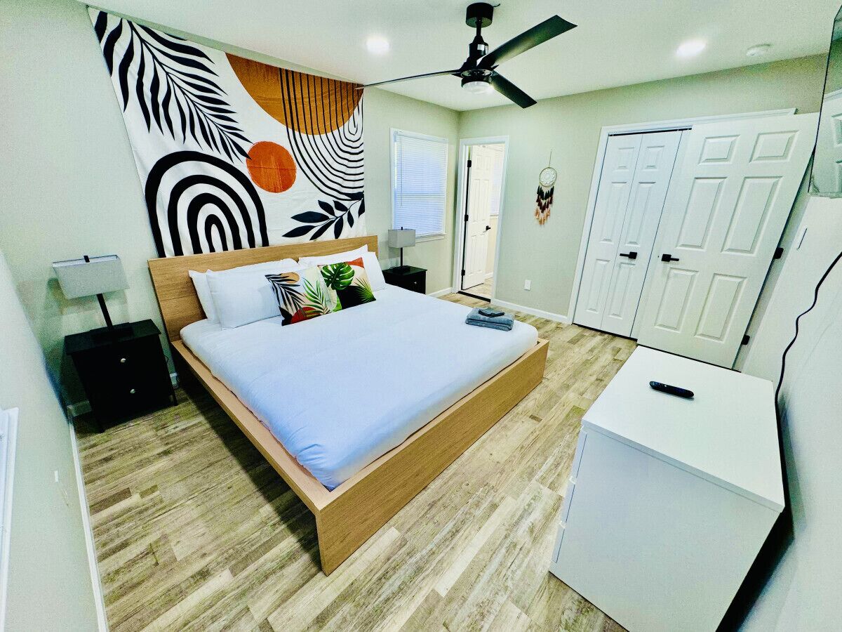 4 bedrooms, desk, iron/ironing board, free WiFi