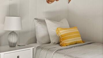 3 bedrooms, desk, iron/ironing board, travel crib