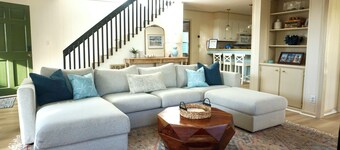 Spacious ocean-view 4-BR house in Sunset Beach, 1 min walk to beach