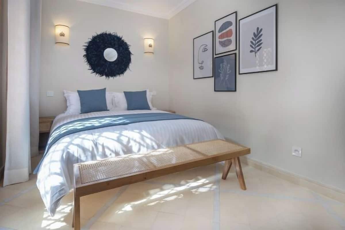 1 bedroom, in-room safe, blackout curtains, soundproofing