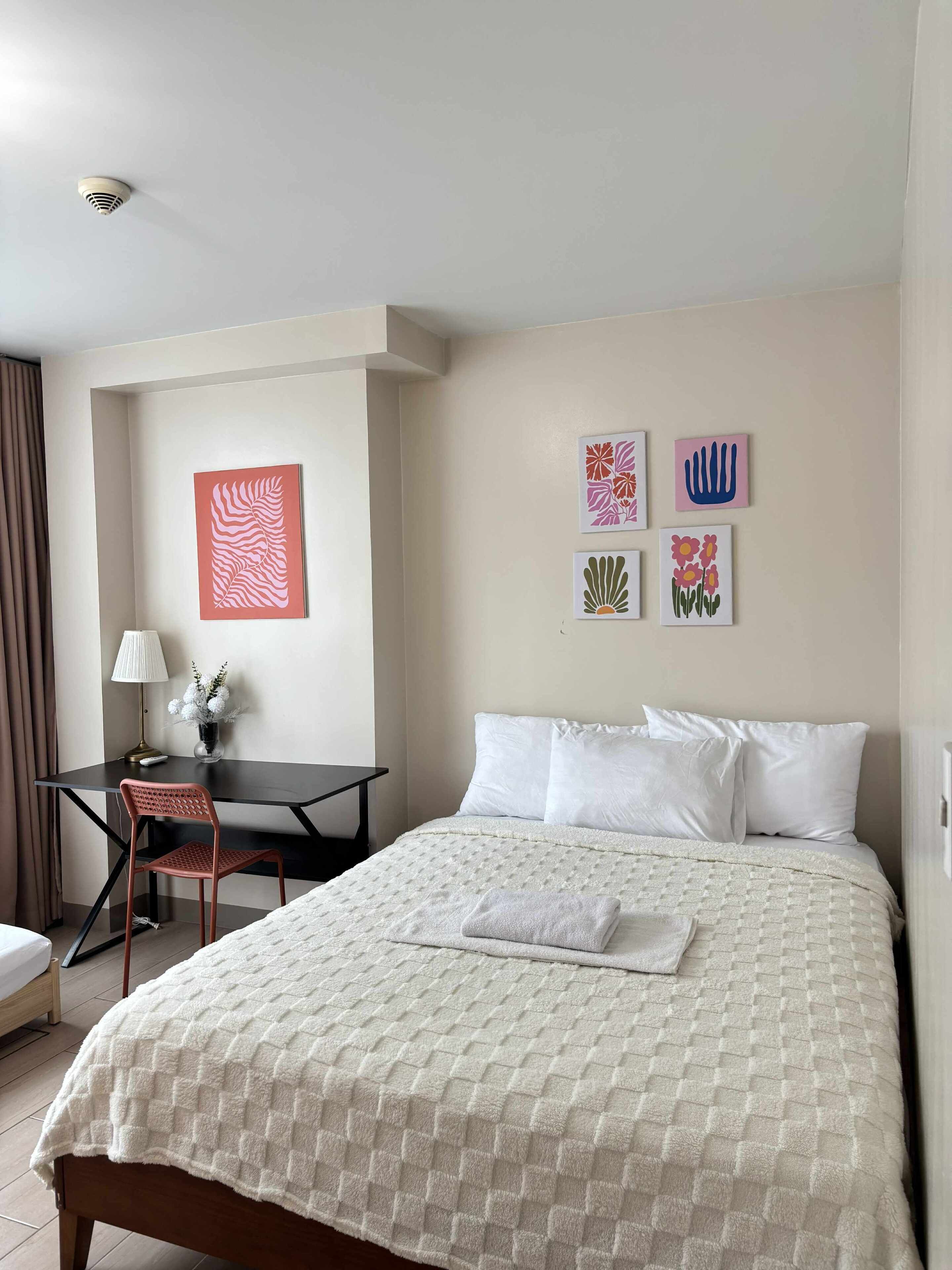 Premier Condo | Iron/ironing board, free WiFi, bed sheets, wheelchair access