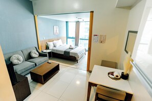 Habitación City doble, acceso a la piscina, vistas a la ciudad | Vistas desde la habitación