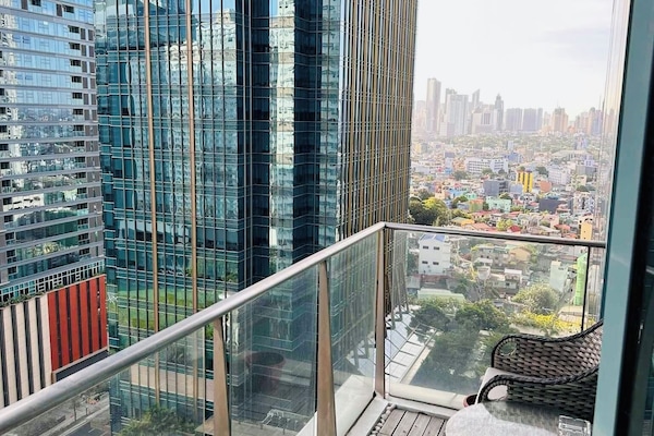 Family Condo, 2 Bedrooms, Non Smoking, City View | Pemandangan balkoni