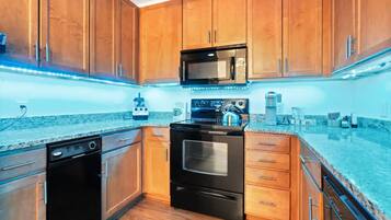 Mikrowelle, Ofen, Herdplatte, Geschirrspüler