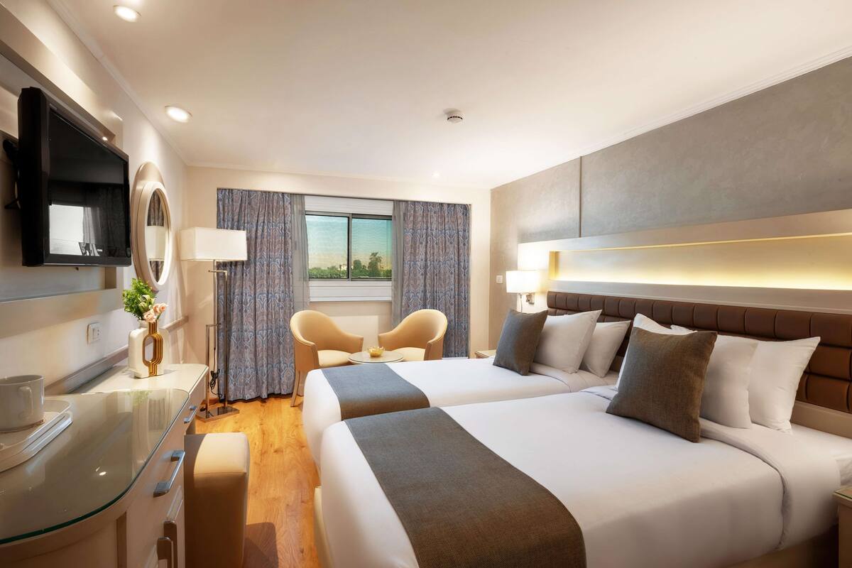 Deluxe Cabin, River View | 1 bedroom, minibar, in-room safe, blackout drapes