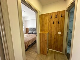 Deluxe Apartment | 3 bedrooms, blackout drapes, soundproofing, free WiFi