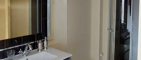 Double Room, Garden View | Bathroom