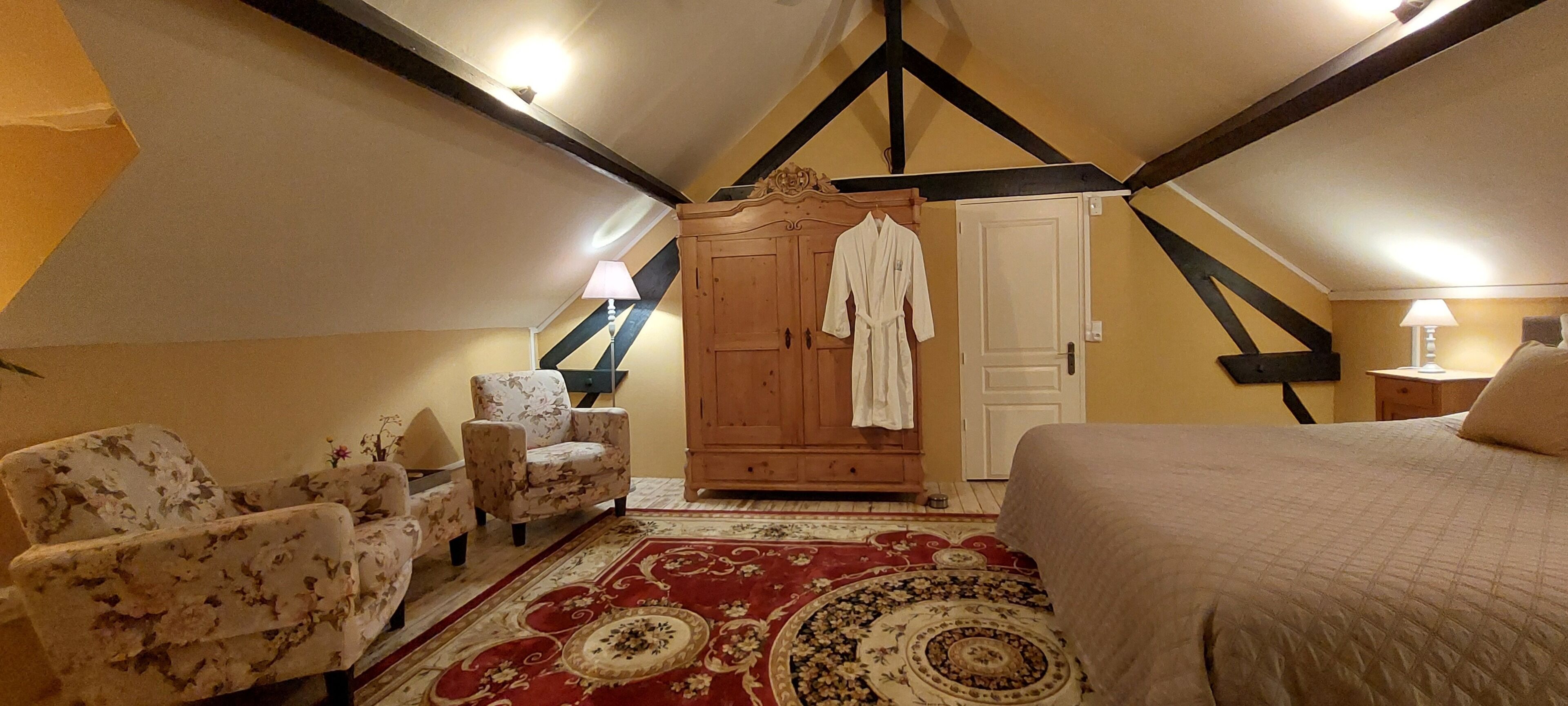 Free WiFi, bed sheets