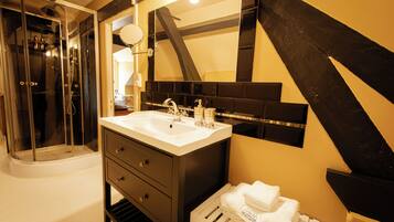 Comfort Double Room, Garden View | Bathroom