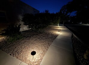 A pathway with pebbles and a small hole, leading to a building. - Santa Fe Home with Hot Tub & Fireplace (Santa Fe)