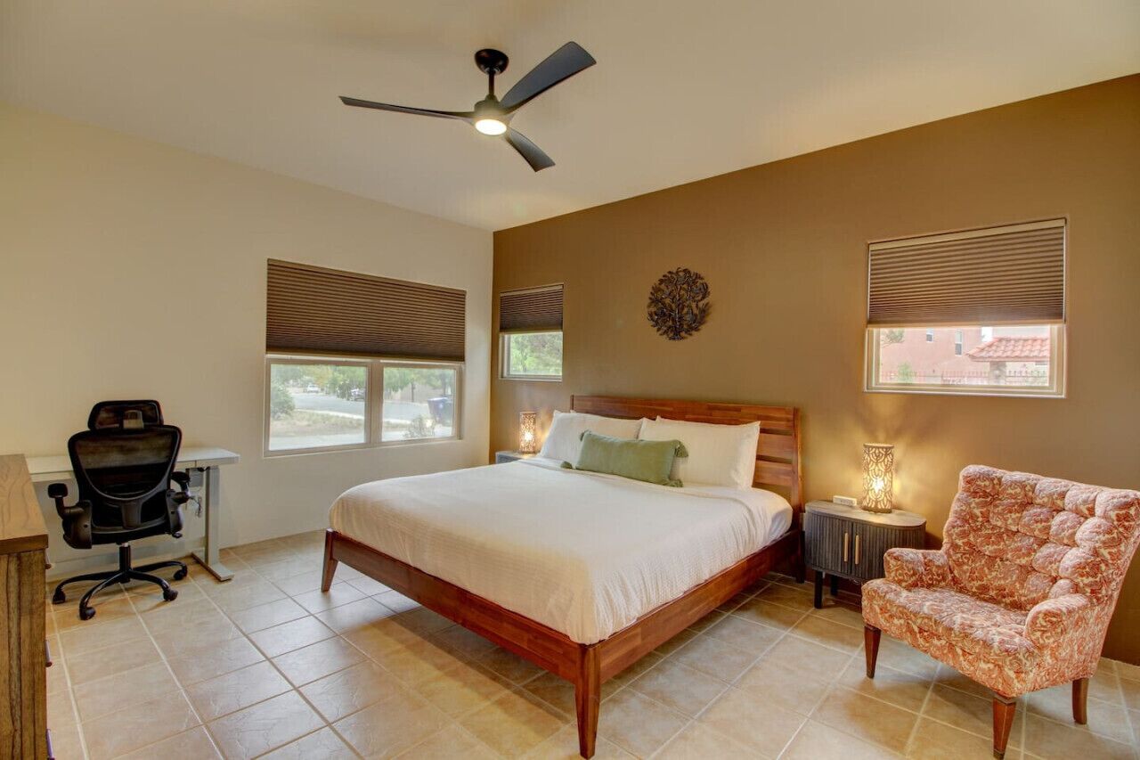 3 makuuhuonetta, työpöytä, silitysrauta/-lauta, Wi-Fi