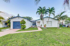 House (3 Bedrooms) | Interior - Boca Raton Home: Outdoor Kitchen, By Golf Courses (Boca Raton)